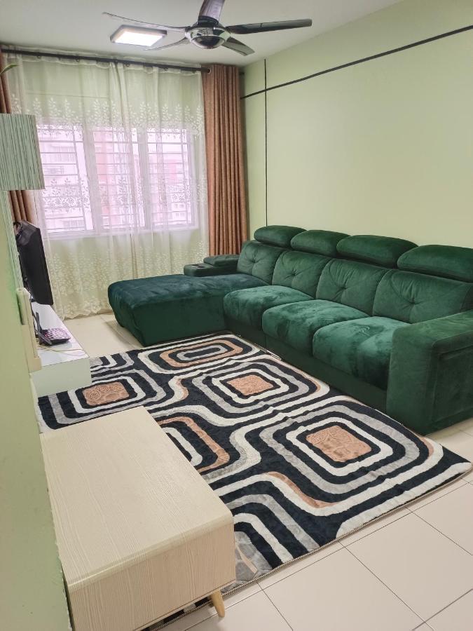 Nena Homestay Setia Alam, Air Conditioned, High Speed Internet Шах-Алам Экстерьер фото