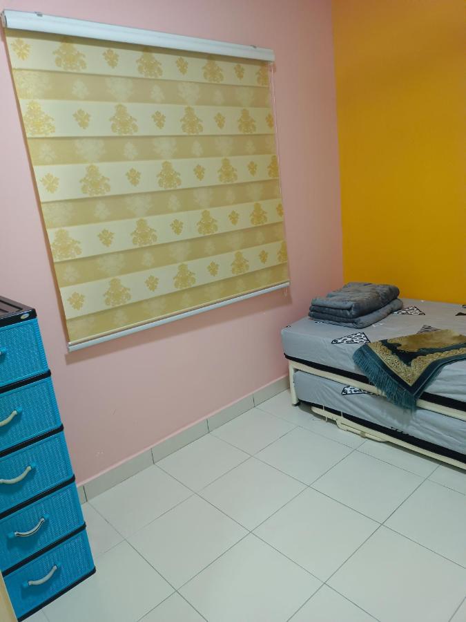 Nena Homestay Setia Alam, Air Conditioned, High Speed Internet Шах-Алам Экстерьер фото