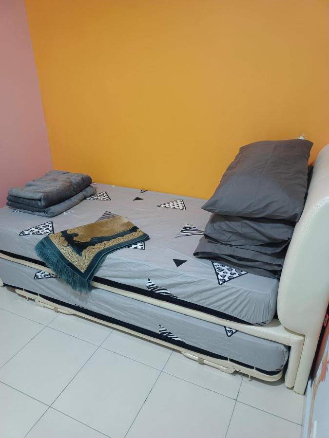 Nena Homestay Setia Alam, Air Conditioned, High Speed Internet Шах-Алам Экстерьер фото
