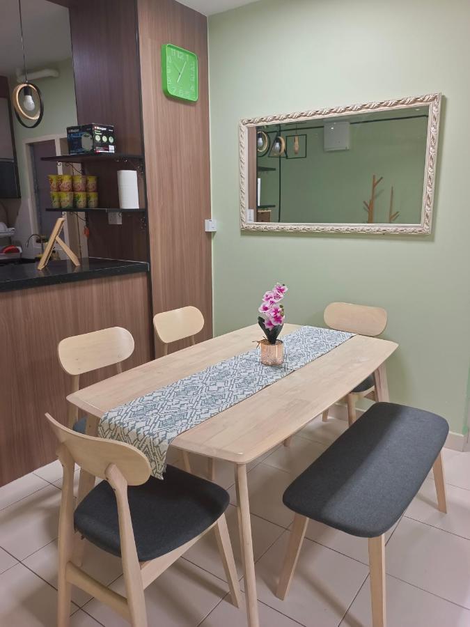 Nena Homestay Setia Alam, Air Conditioned, High Speed Internet Шах-Алам Экстерьер фото
