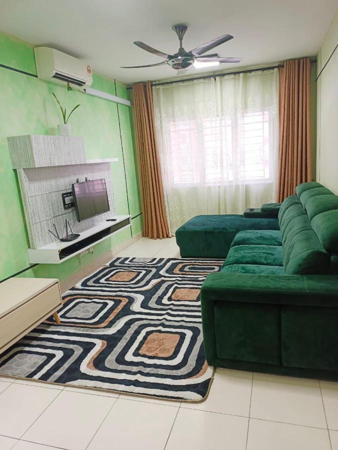 Nena Homestay Setia Alam, Air Conditioned, High Speed Internet Шах-Алам Экстерьер фото