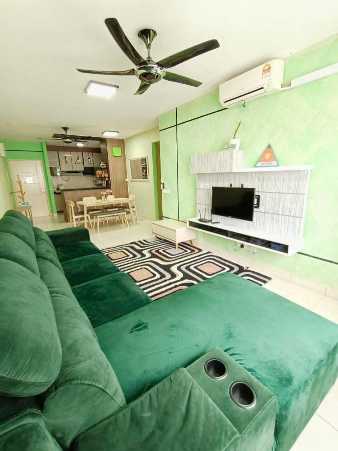 Nena Homestay Setia Alam, Air Conditioned, High Speed Internet Шах-Алам Экстерьер фото