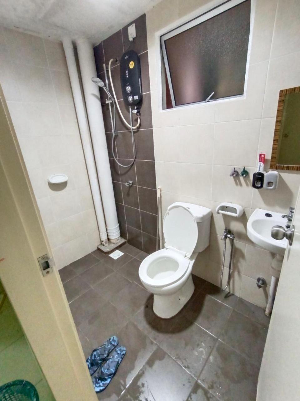 Nena Homestay Setia Alam, Air Conditioned, High Speed Internet Шах-Алам Экстерьер фото