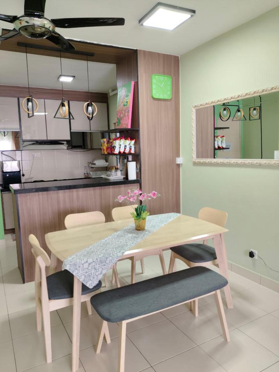 Nena Homestay Setia Alam, Air Conditioned, High Speed Internet Шах-Алам Экстерьер фото